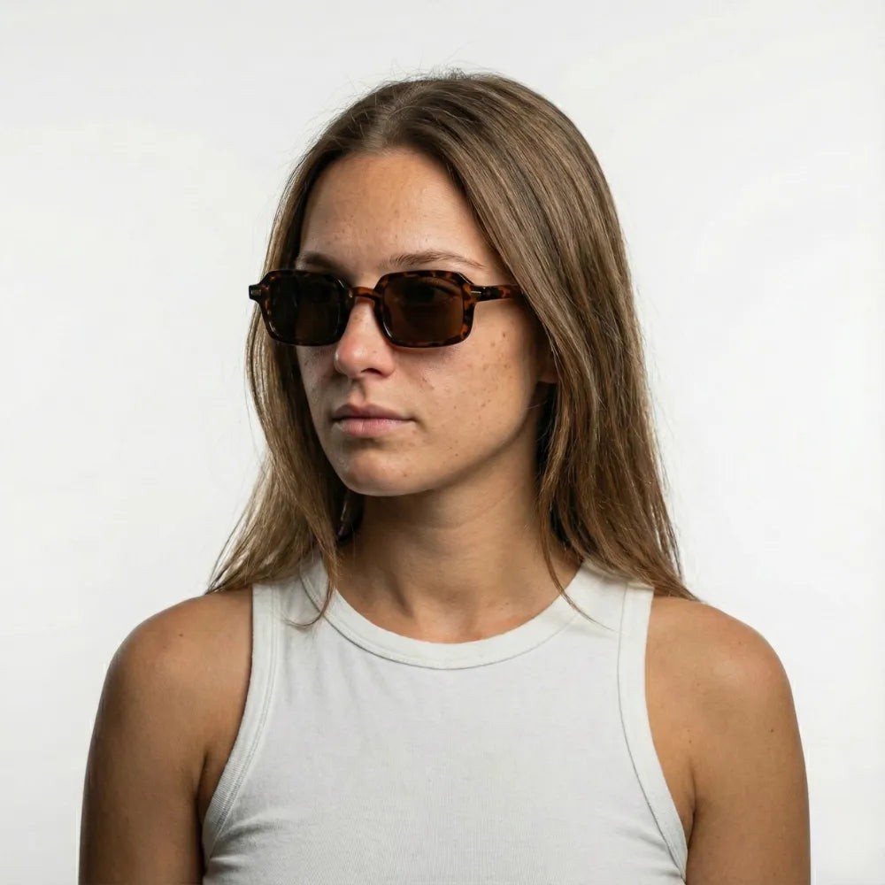 Rectangular acetate sunglasses, model portrait — HARO Dolcevita Portofino